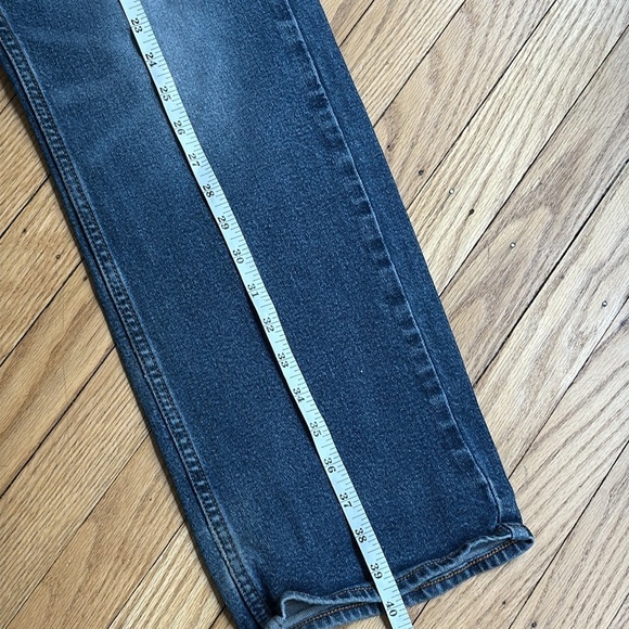 Old Navy Men’s 36x30 Distressed Straight Fit Jeans Medium Wash - Picture 6 of 12